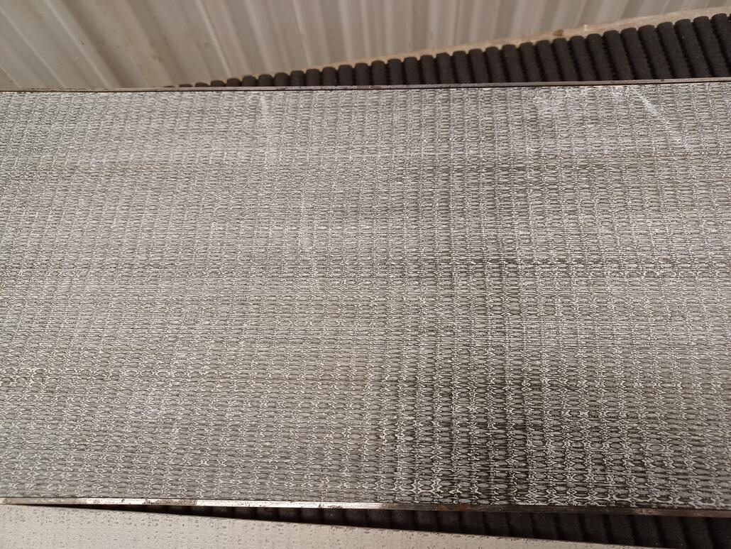 Unterseite Ski im Detail.jpg