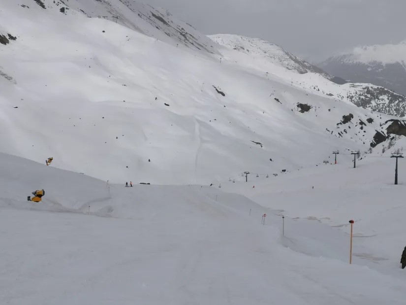 28. Nachmittags wird es dann nochmal stürmischer mit teilweise auch kurzen Schneeschauern.<br /><br />Naja, nächstes Mal Serfaus dann ohne Wind, wolkenlos und bei Vollbetrieb.