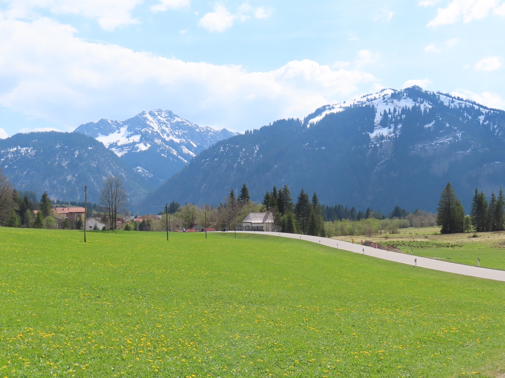 angekommen im Tannheimer Tal. Zu sehen sind die Berge zwischen Tannheimer Tal und Lechtal.