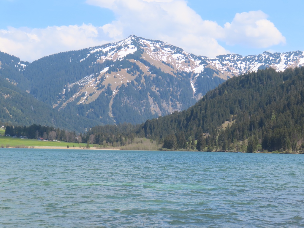Das müsste der Hahnenkamm sein. Auf der anderen Seite ist das von Reutte aus erreichbare Skigebiet