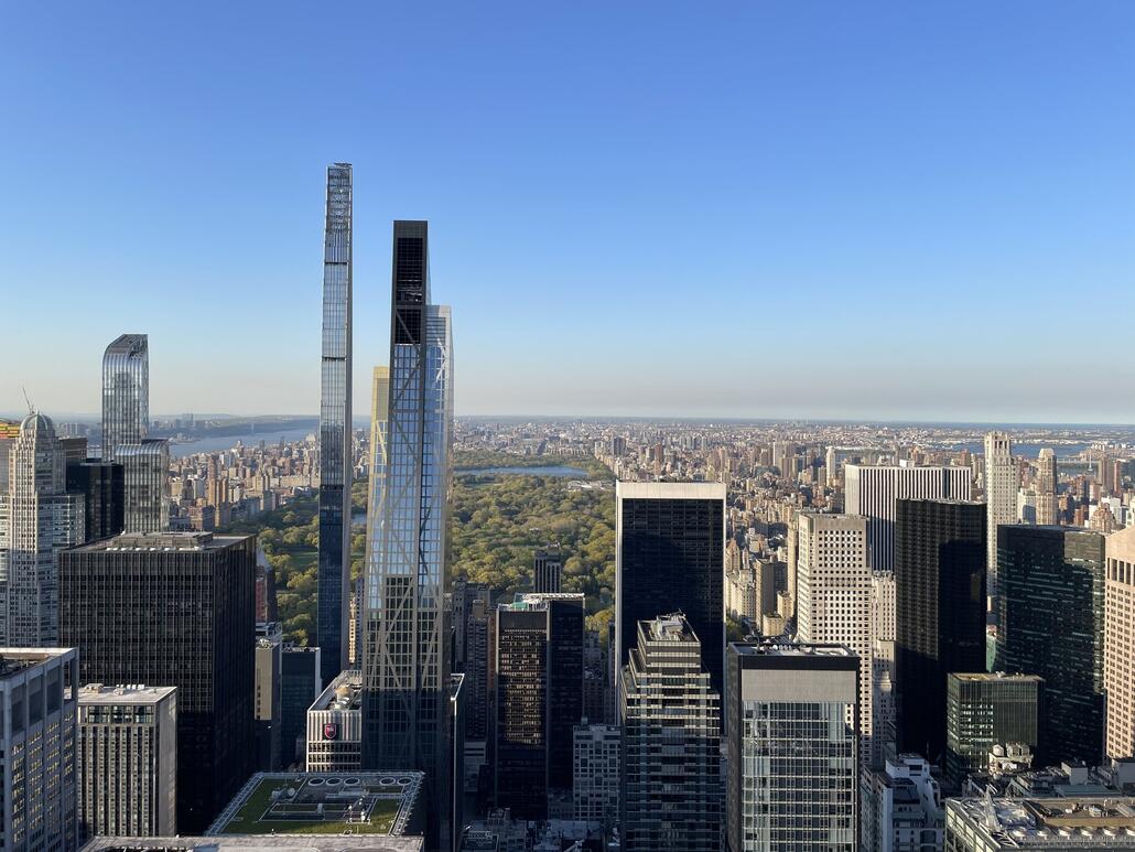 Blick vom Top of The Rock (Rockefeller Center). Höhe des Aussichtsdecks: etwa 260m.