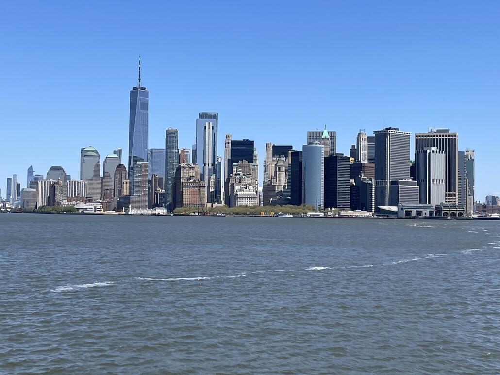 Skyline Manhattens von der Staten Island Fähre aus fotografiert.