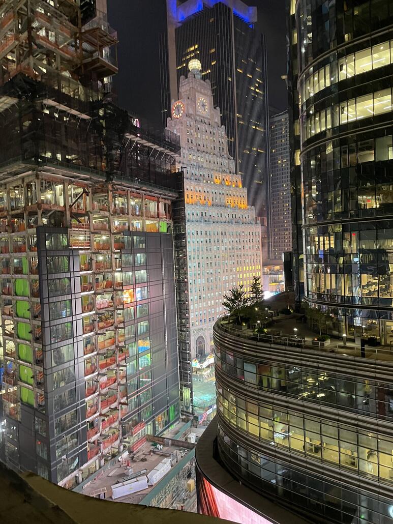 Sicht aus dem zweiten Hotel mit verdecktem Blick zum Broadway.