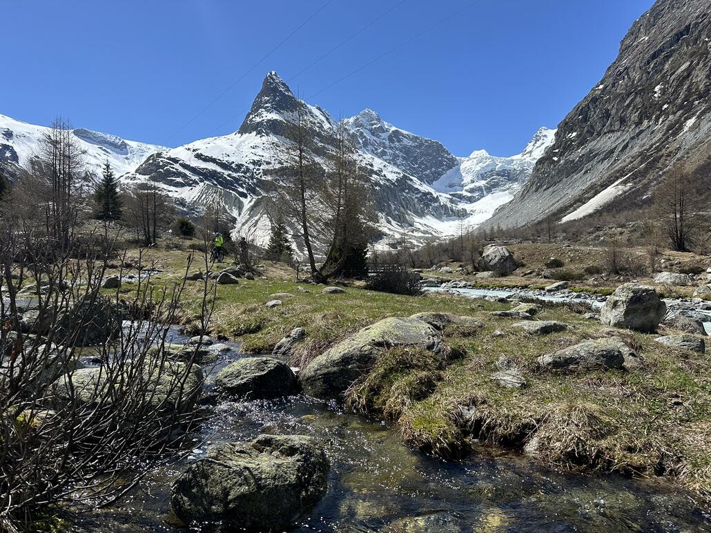 Im Bereich bei le Peroc. Der Spitz ist der Mont Miné