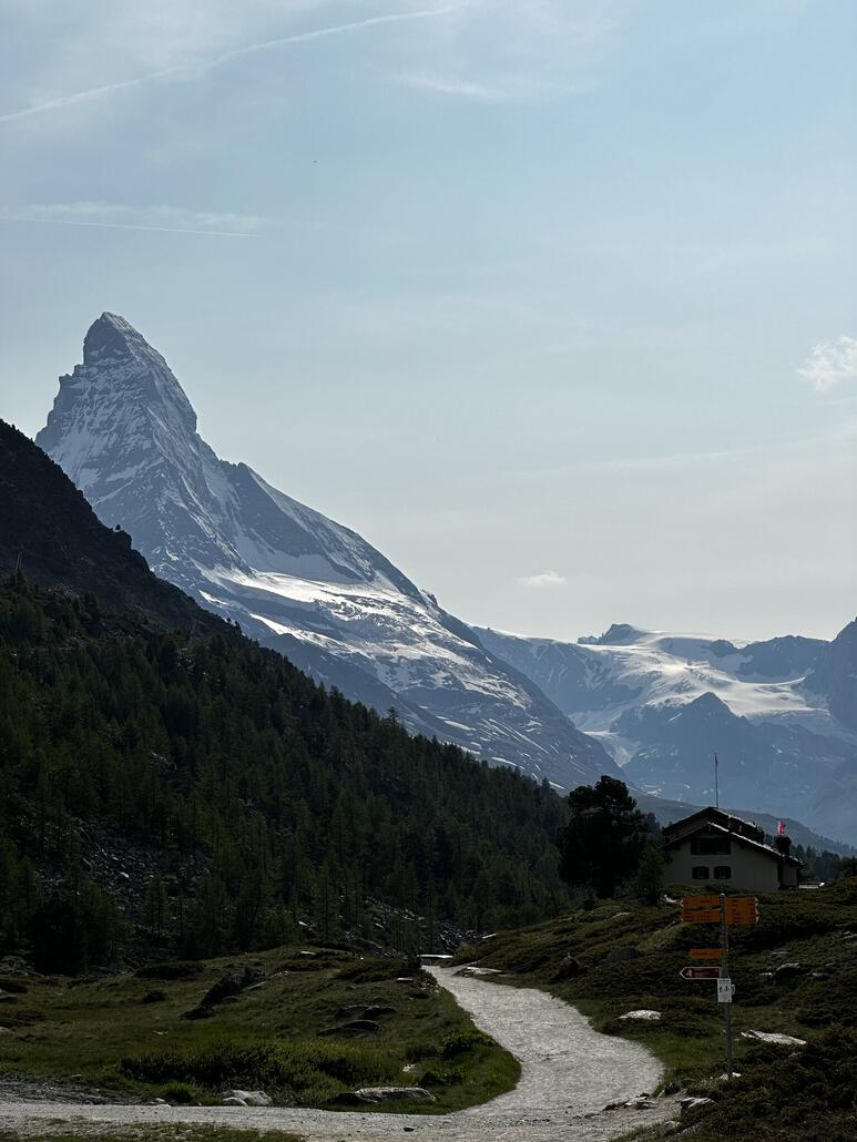 Gleich nebenann winkt das Ze Seewjinu auf ein Apero