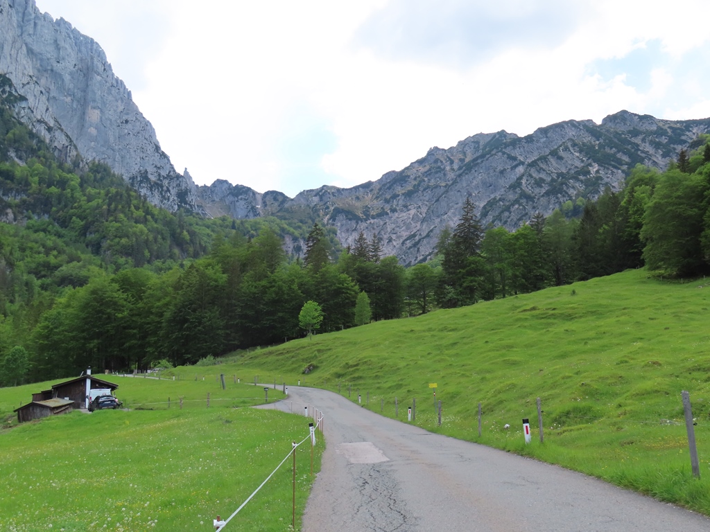 Straße gut 500 Meter vor der Griesner Alm