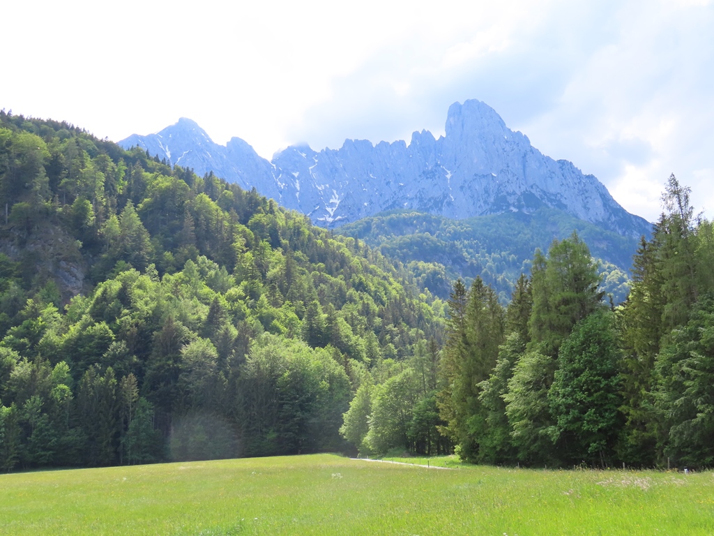 Wilder Kaiser nach der Abfahrt ins Tal
