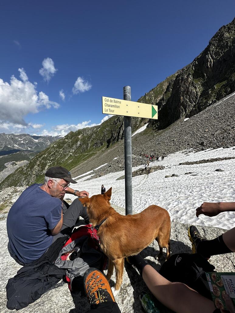 IMG_4735.JPG (733.26 KiB) 1178 mal betrachtet An dem Wegweiser legen wir eine Rast ein