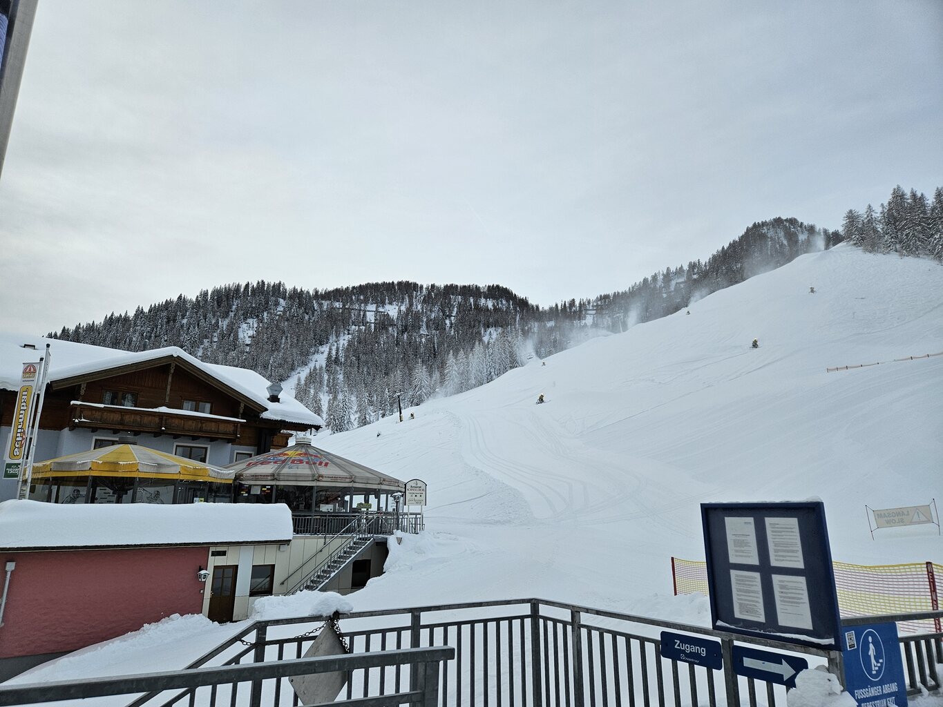 Kurzer Seitenschwenker. Der fixe Vierer und Zweier hatten noch geschlossen was natürlich nichts wildes in der Vorsaison ist.