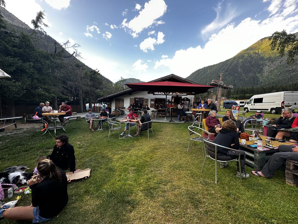 IMG_4928.JPG (773.55 KiB) 1190 mal betrachtet Nicht nur wir essen pizza.