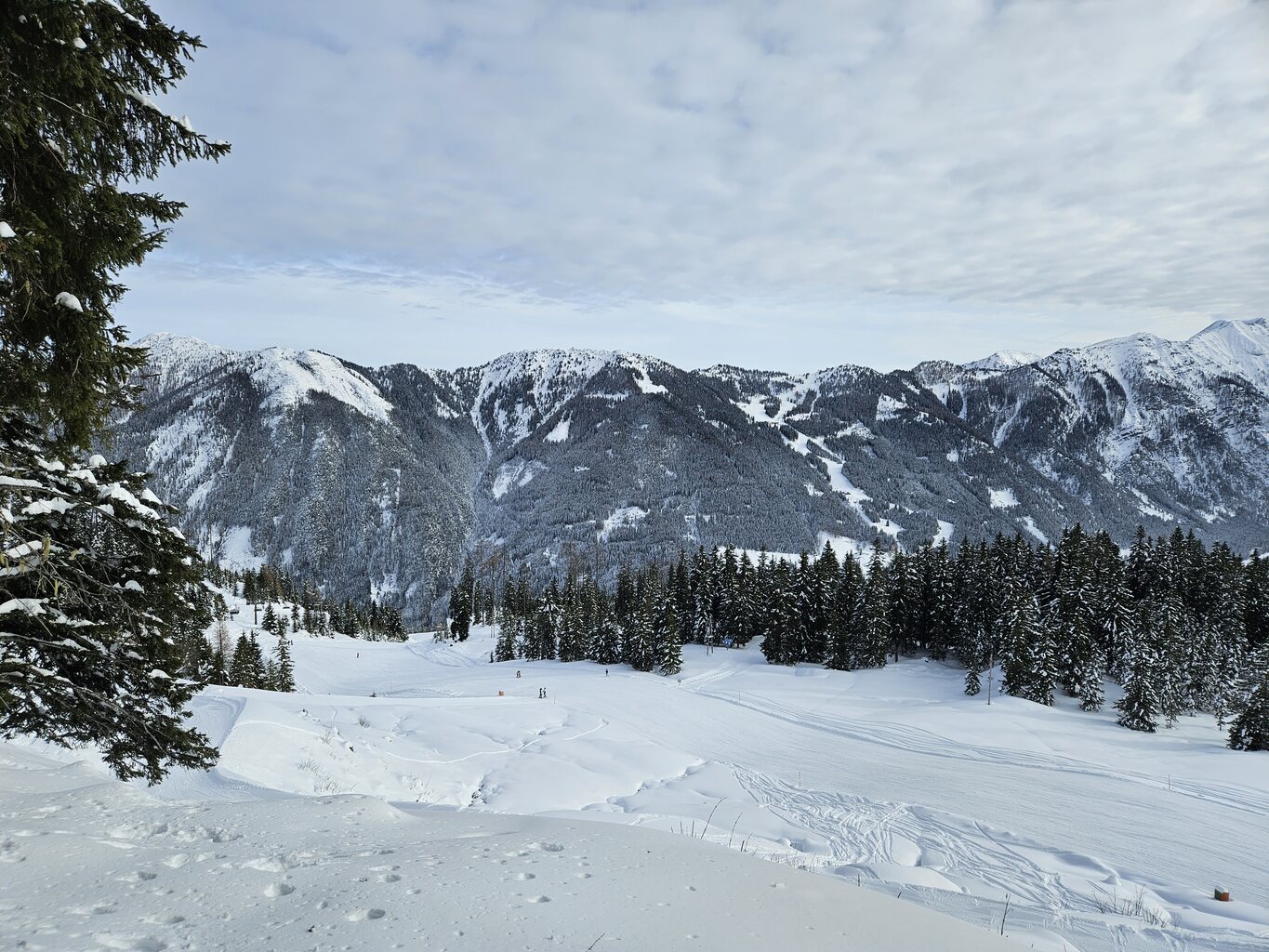 Blick rüber zum Highliner 1 und 2, welche nach Zauchensee führen.