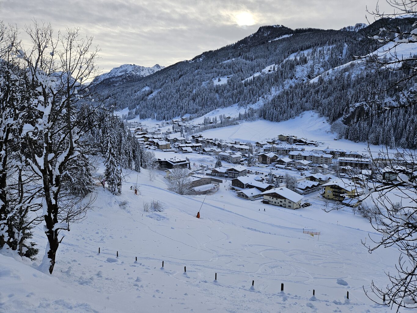 Zwei Mal mit Verlängerung auch den Champignon oder so ähnlich gefahren. Das Dorf von Kleinarl im Hintergrund.