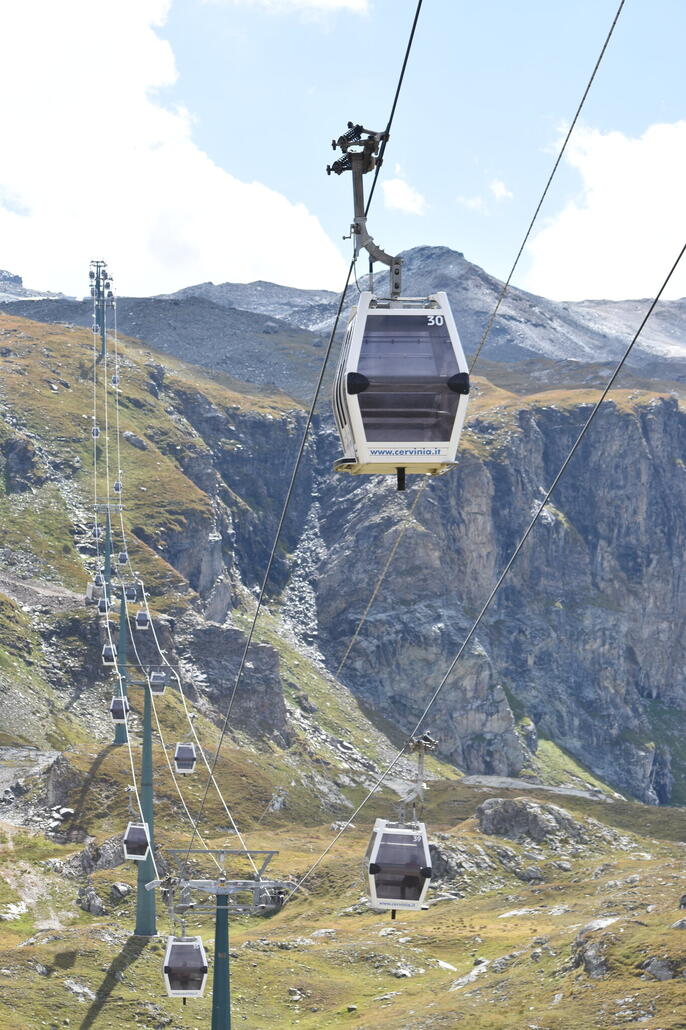 Die Gondel überquert ebenfalls den Graben