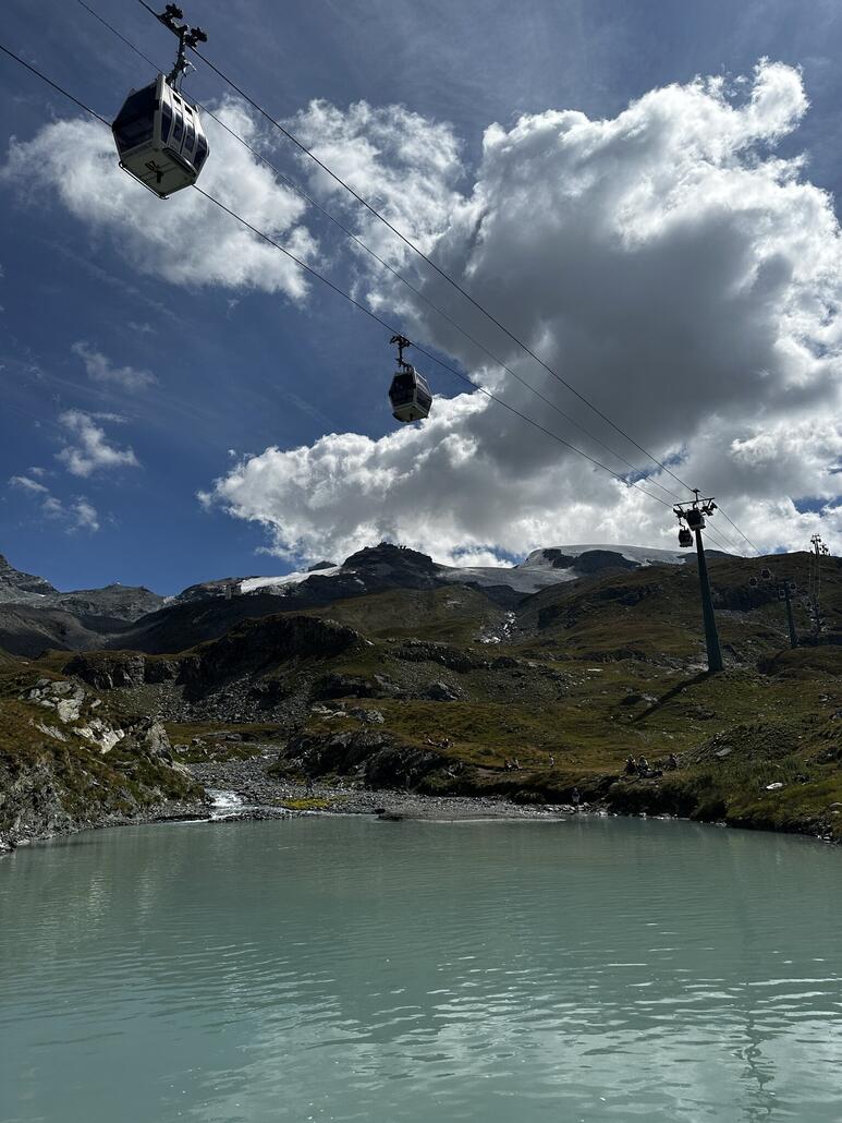 Unten im Torrent ist dieser kleine Stausee, er dient als Rückhaltebecken