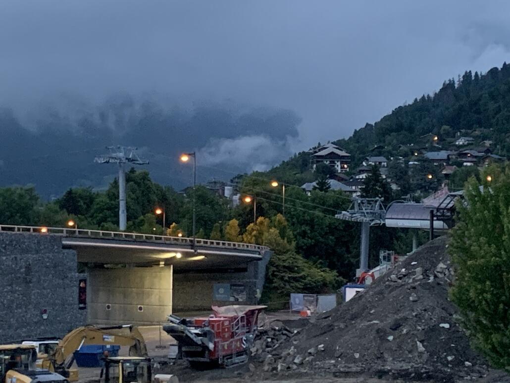 Hier bereits in St. Gervais. Die Baustelle der neuen Gondelbahnen