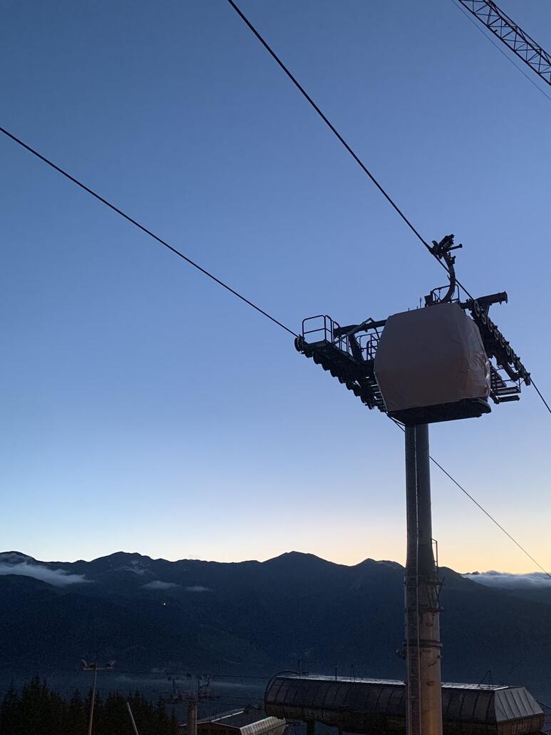 wie die Moncler Jacken, sind auch die Moncler Kabinen bei Nichtgebrauch in einer Stofftasche eingehüllt.