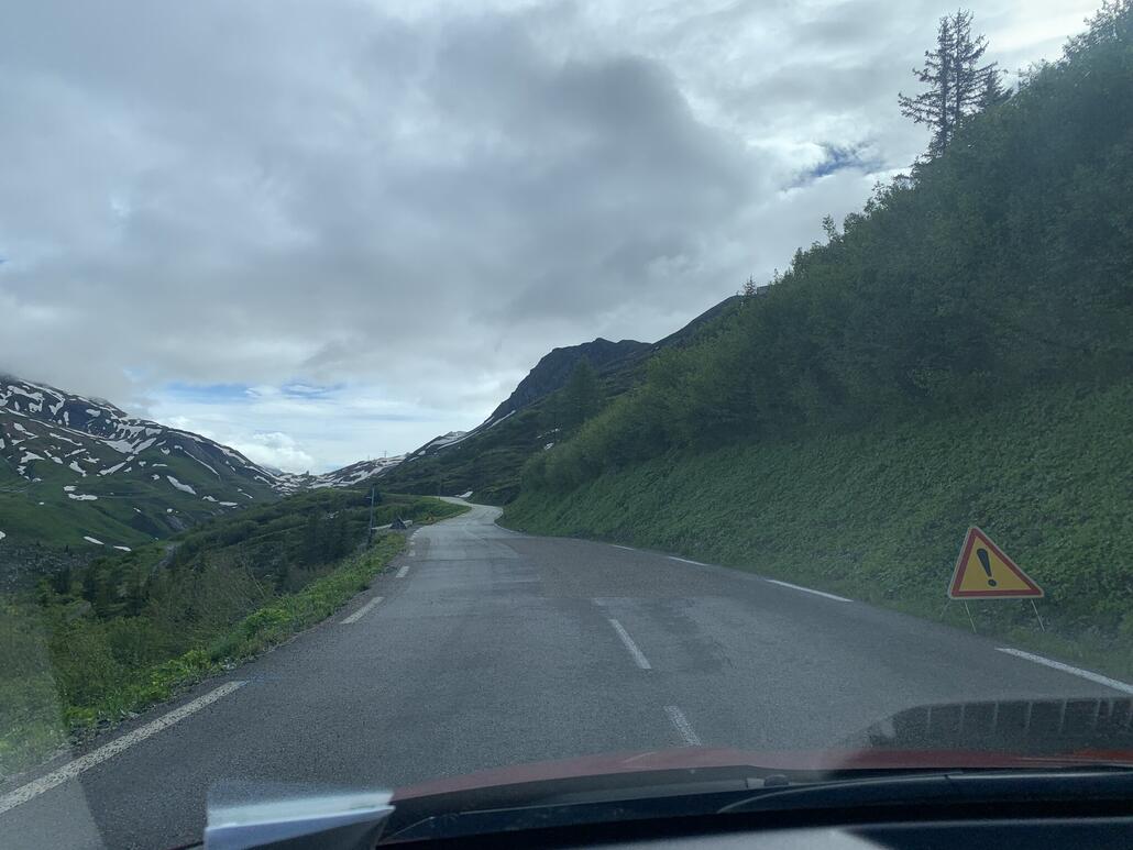 Richtung Passhöhe Schnee hat fast keinen mehr