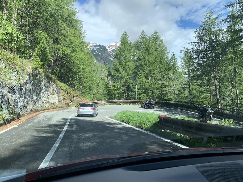 Die Strasse in Italien ist tatsächlich besser als du in Frankreich