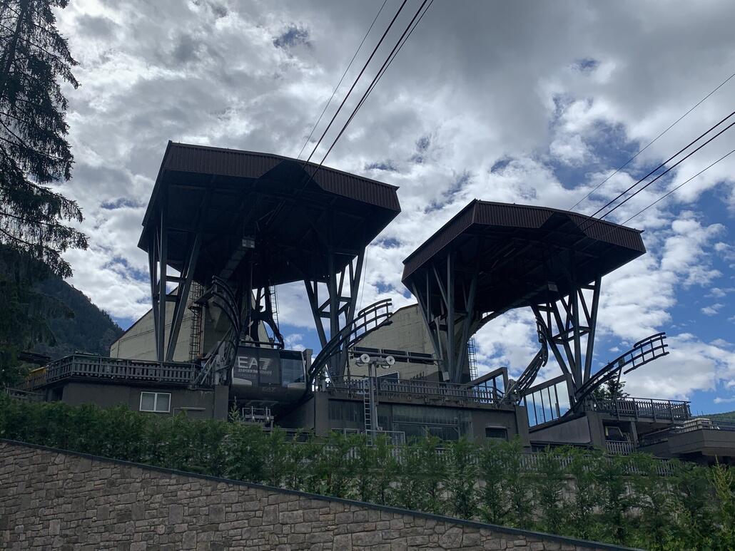 Dann erreiche ich Courmayeur , mit schönen Schweizer Kabinen