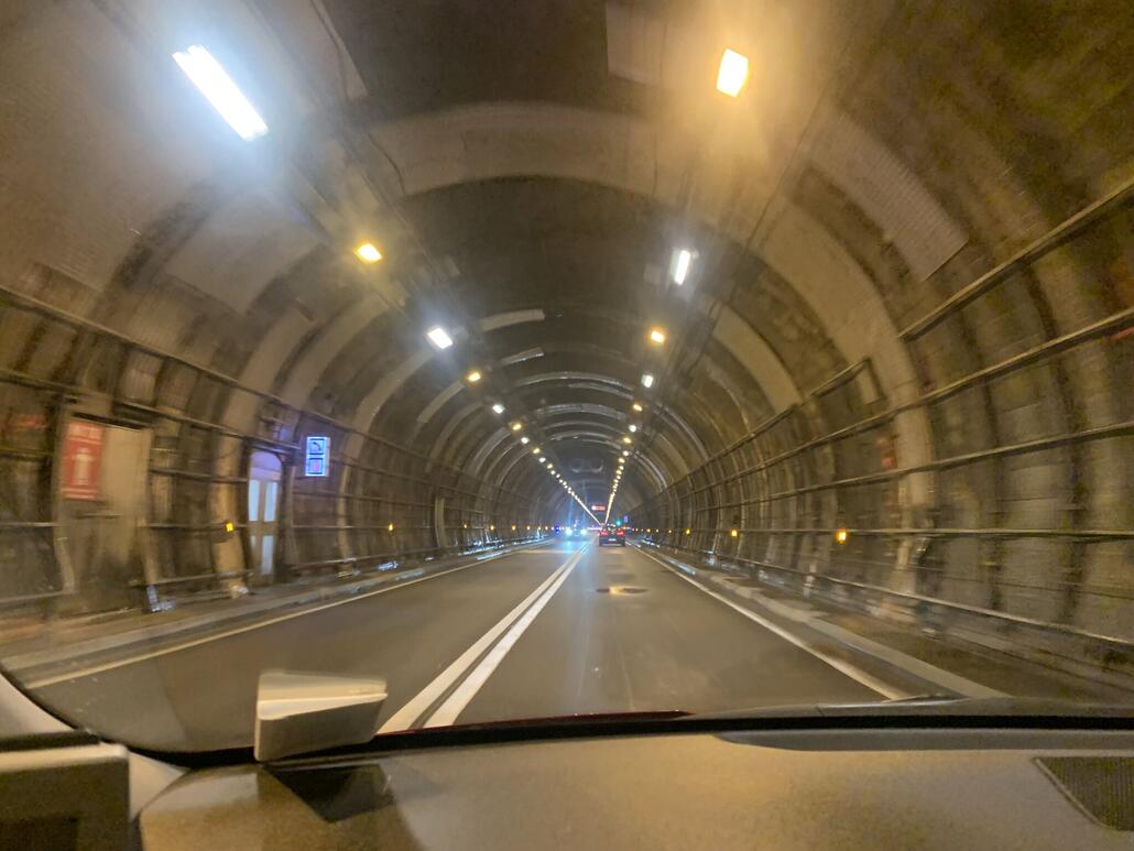 Doch ich hab's geschafft, zum ersten Mal fahre ich selber durch den Montblanc Tunnel