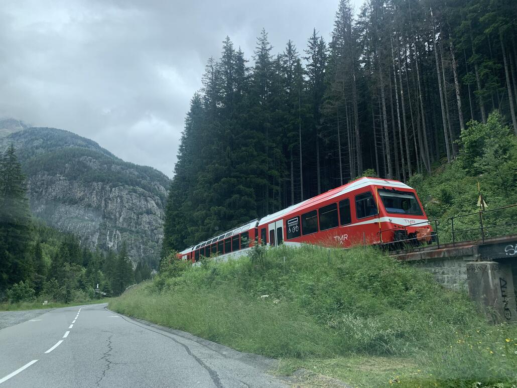 Wieder bereits auf Schweizer Boden. Das Wetter wird düster, das lässt meine Hoffnung auf nach Hause kommen wieder trüben