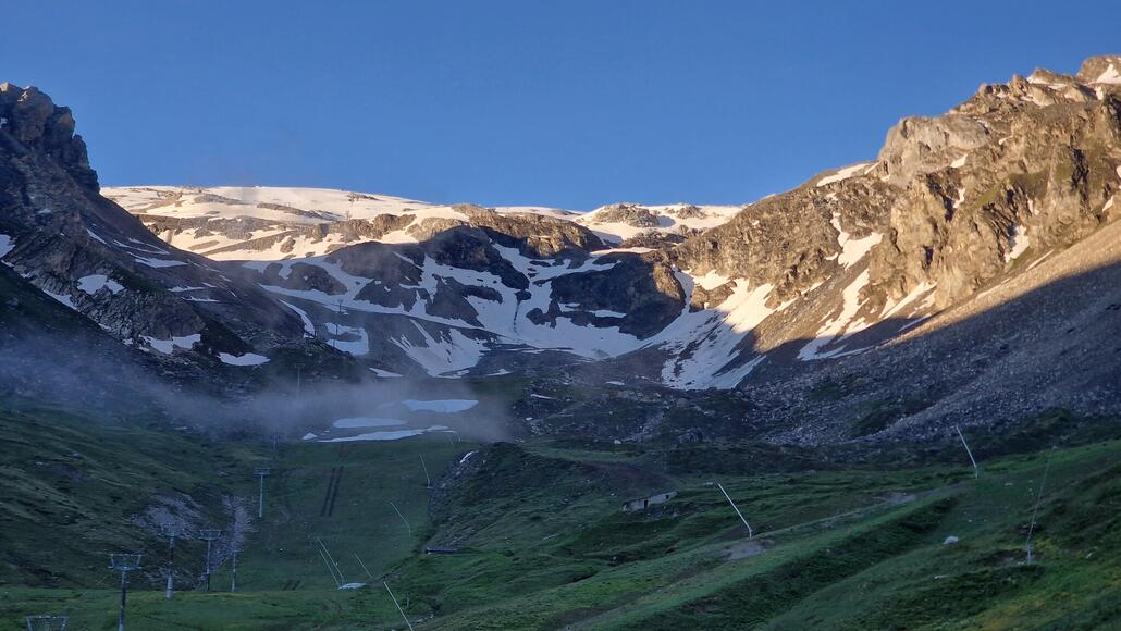 Der erste Blick vom Tal aus ist bereits vielversprechend!