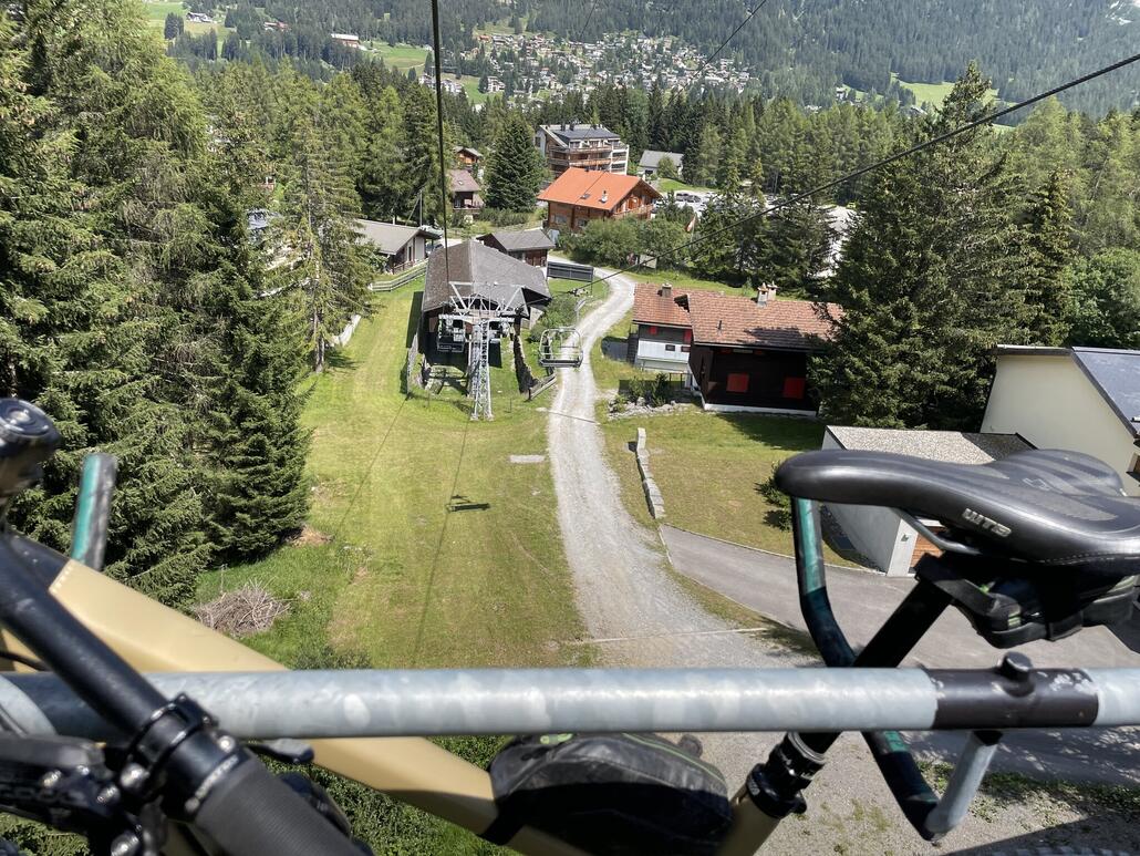 Einstieg über die Sesselbahn Tgantieni