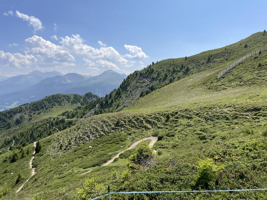 Blick rüber, wo im Winter die Piste verläuft.