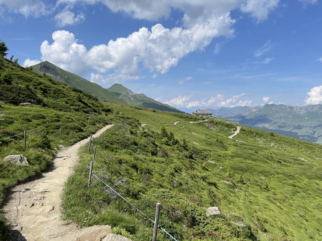 Nach einer zweiten Bergfahrt mit der Sesselbahn Scalottas fuhr ich nicht den Top Fops noch einmal, sondern ich nahm den Weg zur June Hütte.