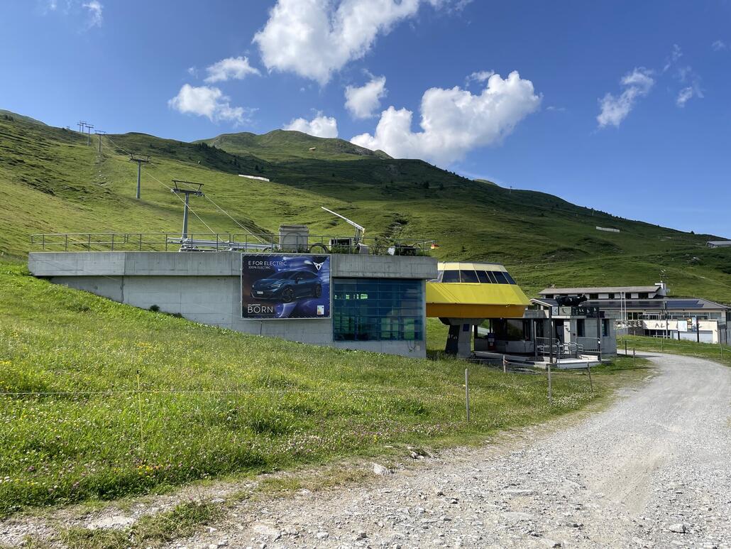 Talstation Lavoz im Sommer