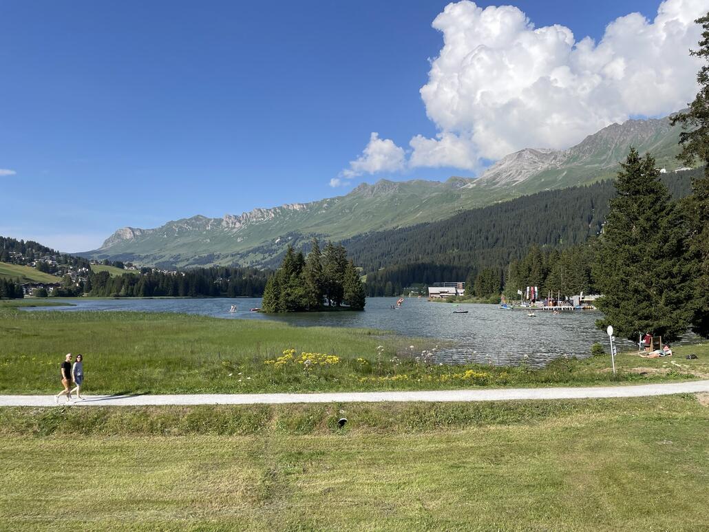 Am Schluss fuhr ich am Heidsee vorbei nachhause. Heute war es sehr warm. Dementsprechend viele Leute hatte es am, im und auf dem See. Kaum vorstellbar...