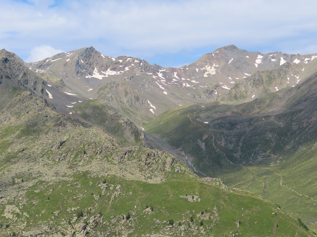 Madrtischspitze, Madritschjoch und Hintere Schöntaufspitze. Hinter diesem Bergkamm ist das Madritschskigebiet von Sulden
