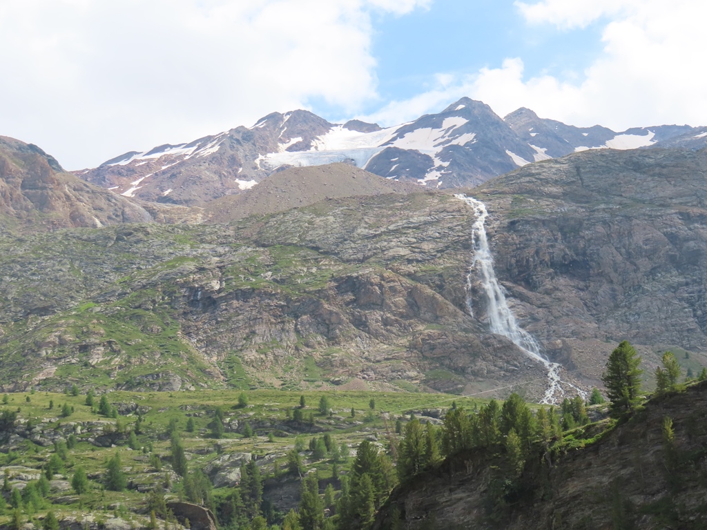 Wasserfall "Zufall" aus der Nähe der Zufallhütte aufgenommen, dahinter die Veneziaspitzen