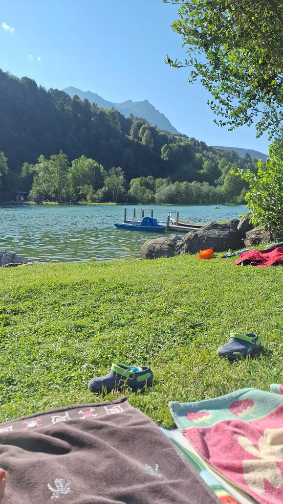 Zurück im Tal ein Erfrischungsbad im Badesee welcher im Winter ein Parkplatz ist