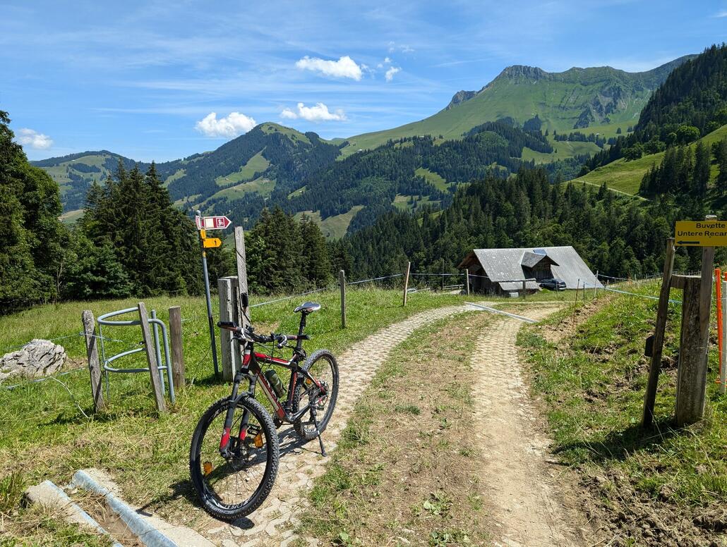 Im steilen Aufstieg nach La Balisaz