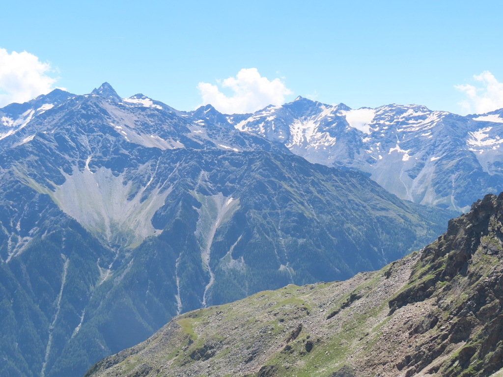 Links die Zufrittspitze