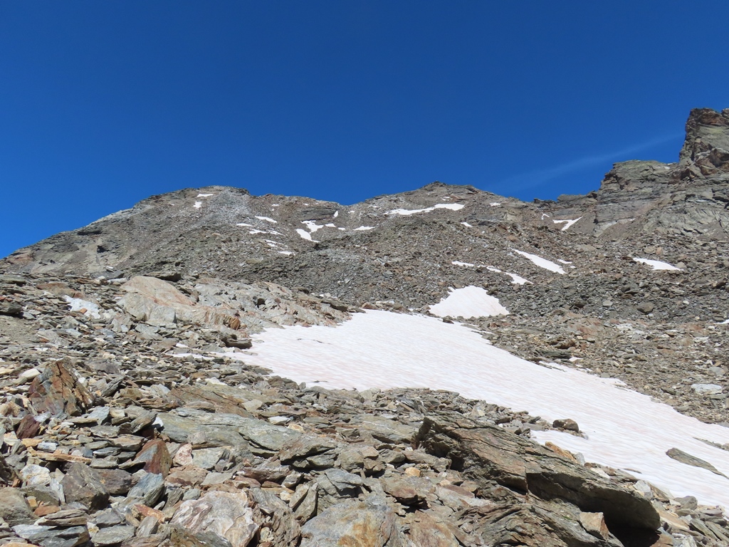 Durch dieses Gelände führt der Aufstieg im oberen Bereich