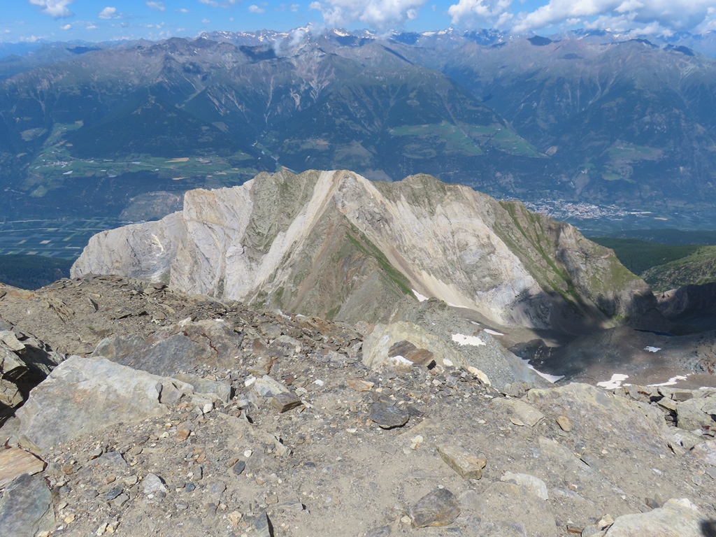Jennwand, dahinter der Vinschgau