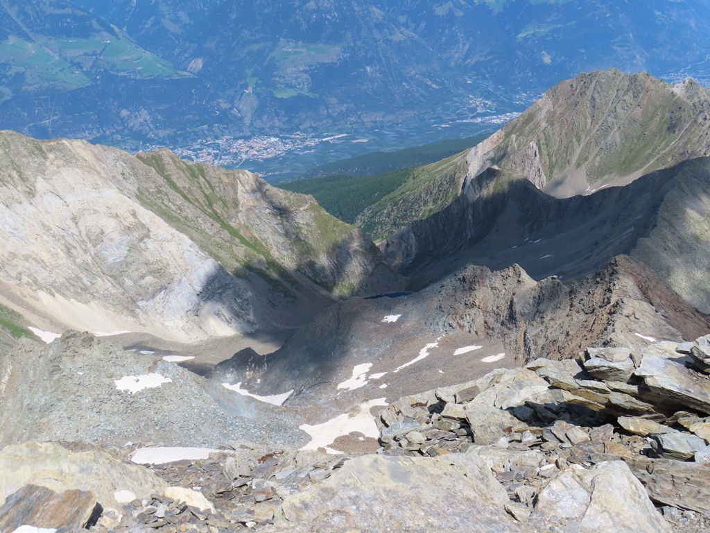 Blick Richtung Schlanders, das 2600 Meter tiefer liegt.