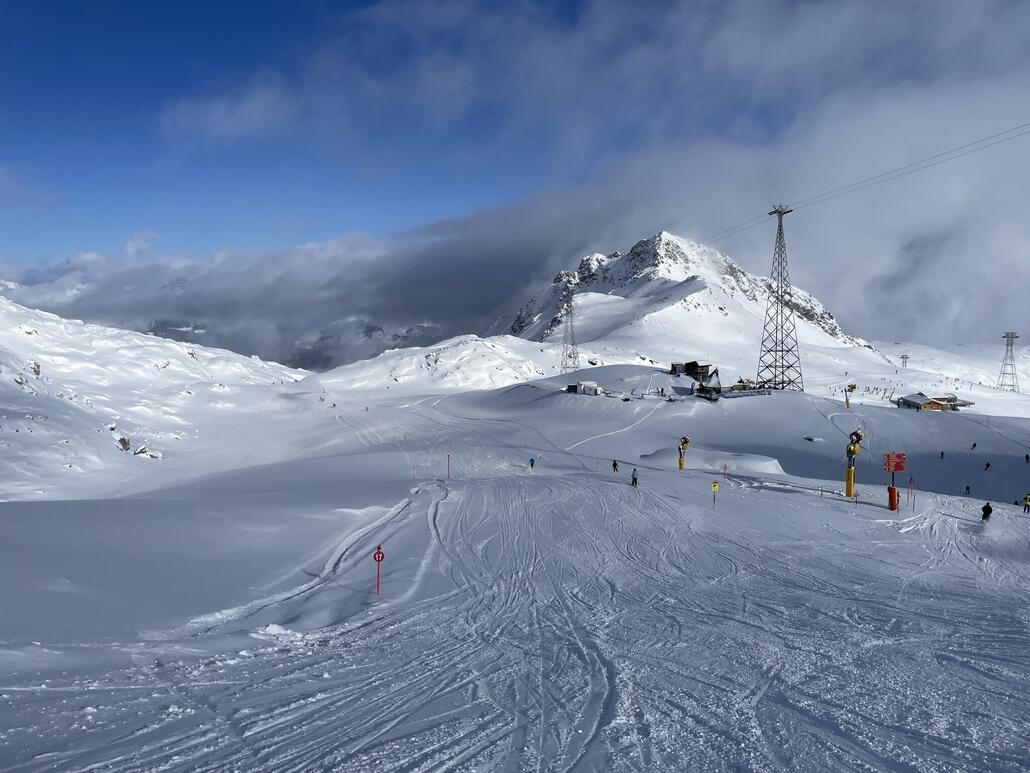 5a.JPG (479.14 KiB) 1703 mal betrachtet Abzweigung von der Piste 15 auf die 17