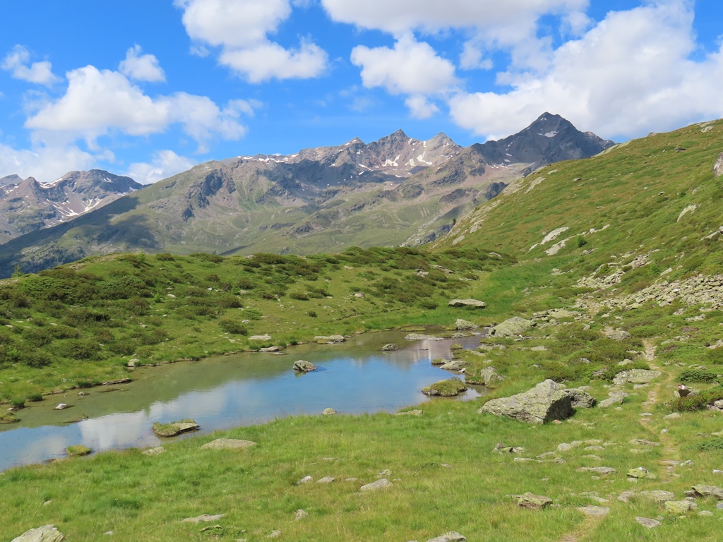 In der Nähe dieser kleinen Lache machte ich Brotzeit. Zu sehen ist die Lifyspitze rechts und mein Ziel für morgen, die Äußere Pederspitze weiter links.