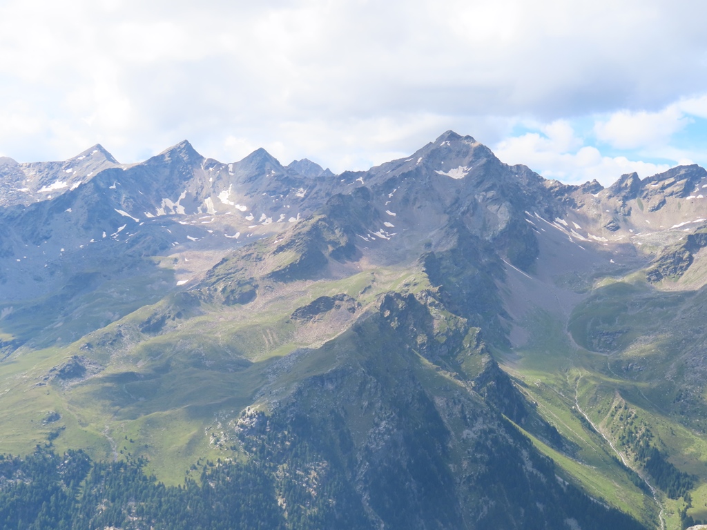 Rosimtal und Lyfital mit der Lyfispitze in der Bildmitte