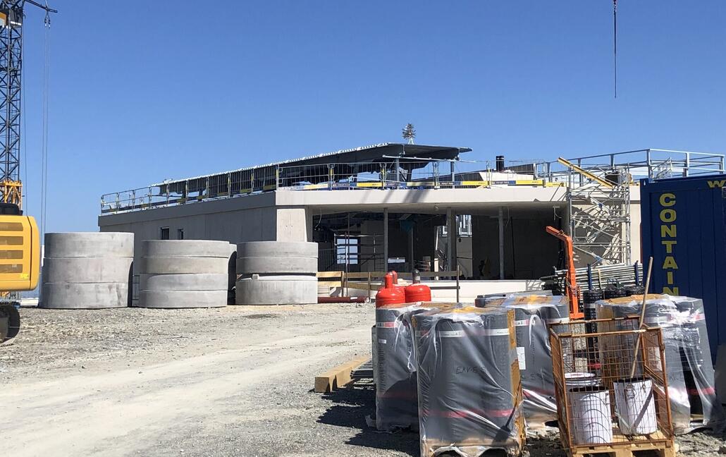 Hat schon einen Schritt zur Seite gemacht die Bergstation. Mal sehen wo der Spielplatz wieder auftaucht.