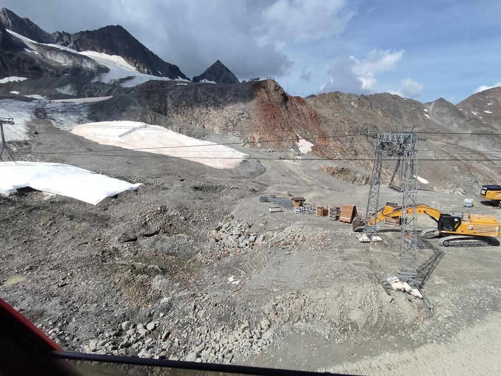Erste Stütze Eisjoch SL, da geht es mal locker 3-4 Meter runter. Der könnte jetzt wirklich in beide Richtungen betrieben werden.