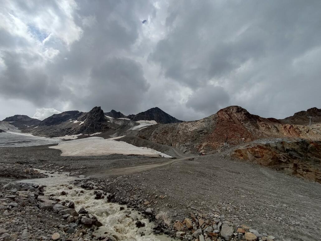 Depot, der Weg rechts davon schaut auch noch frisch aus (war aber schon paar Jahre nicht mehr oben)