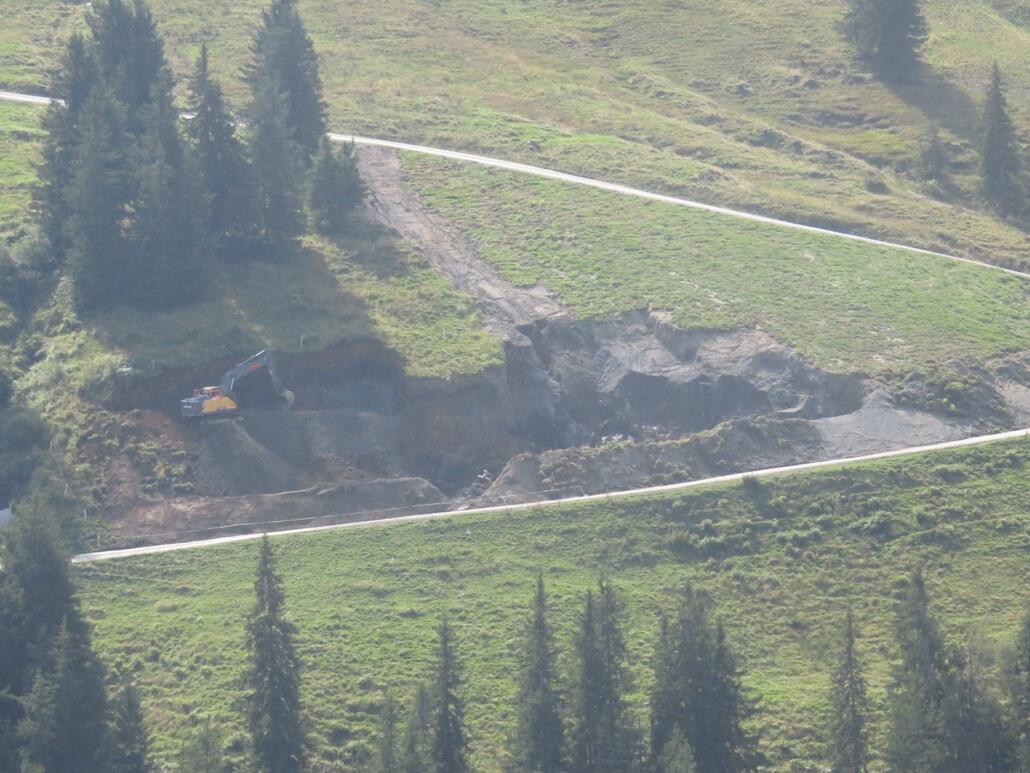 Warum man hier kurz oberhalb der Talstation so den Hang wegbaggert erschließt sich mir nicht