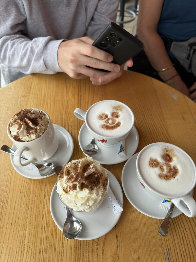 In der Schirmbar. Wir haben 90% des Tagesumsatzes ausgemacht.