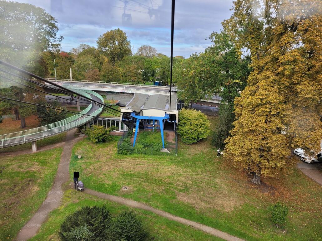 Stationseinfahrt Zoo.jpg