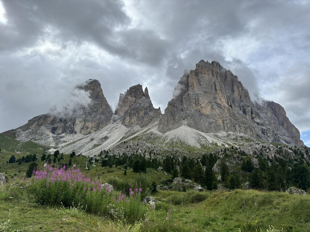 Der Sassolungo. Gigantisch. Vor allem das Ding ist über 3000m und schaut nicht mal so aus