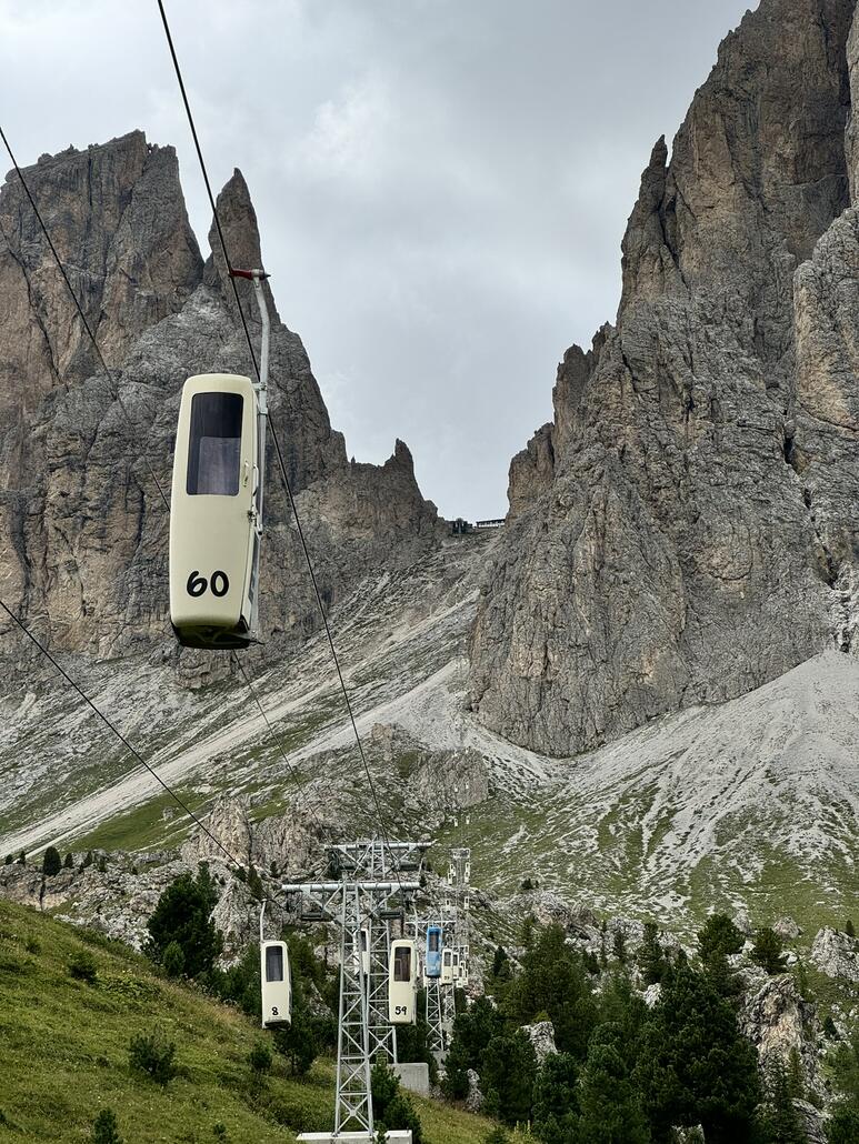 ... bahnt sich den weg hoch zur Scharte